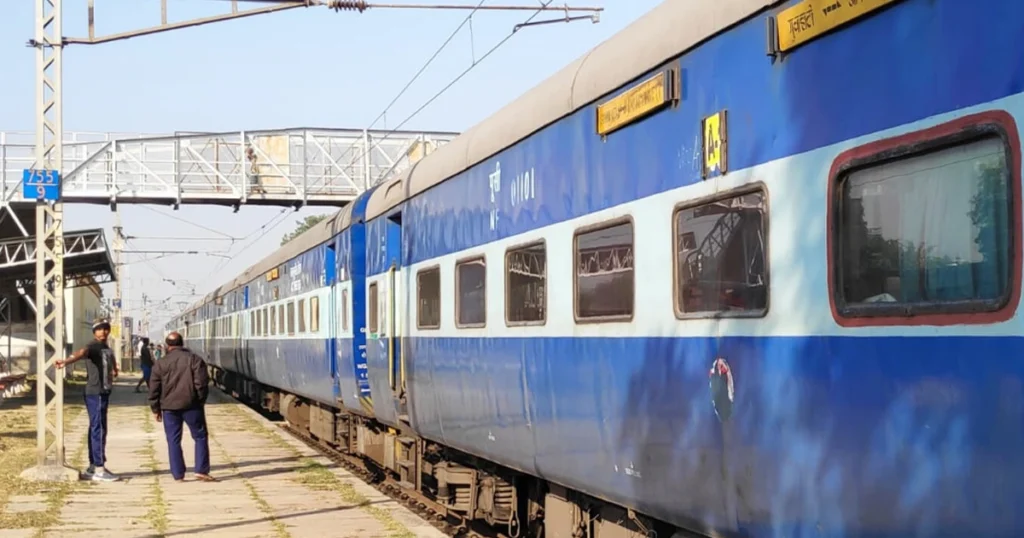 Order Food on Train at Pune Jn Station