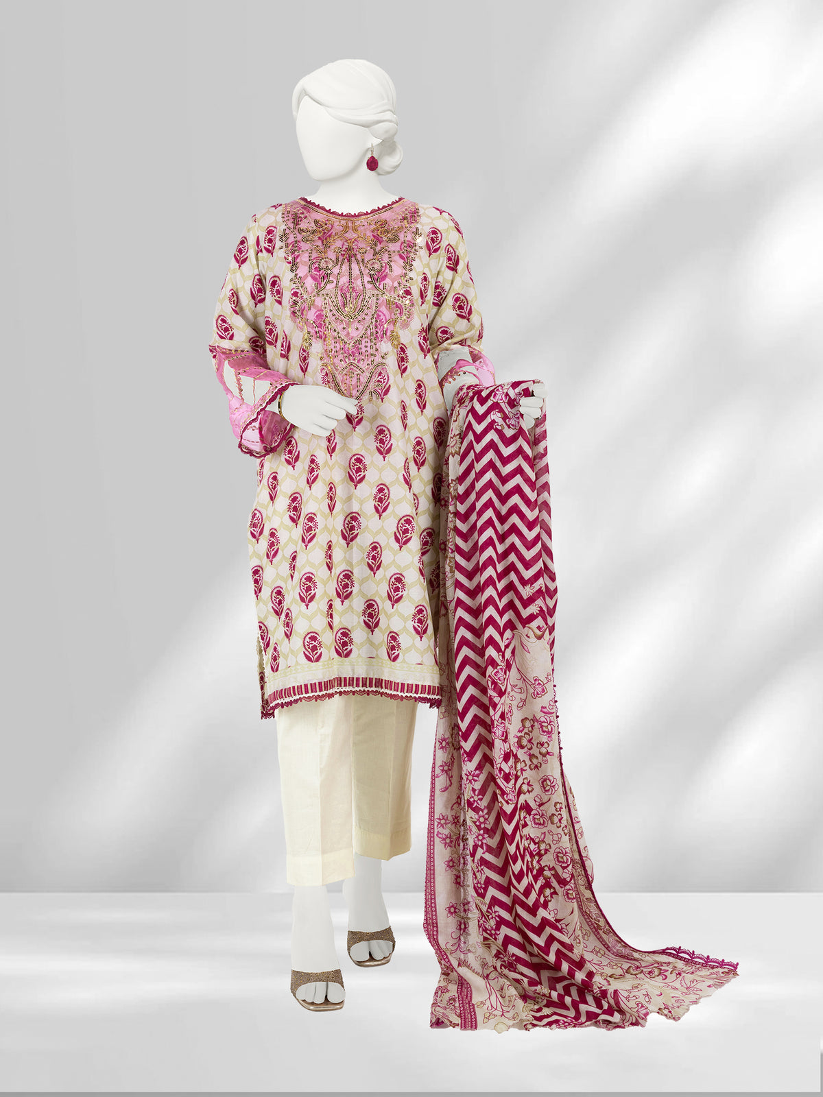 3-piece embroidered lawn suit in pakistan